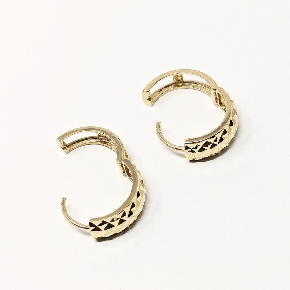 New 14k yellow gold 5mm huggie earrings pierced dainty round circle hoop - Picture 4 of 8